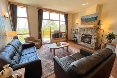 Image de Slope-Side Serenity #17 True Ski-to-Door & Hot Tub Sleeps 10