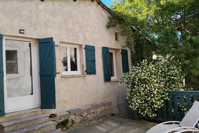 Image de Maison de village lumineuse avec grande terrasse et jardinet