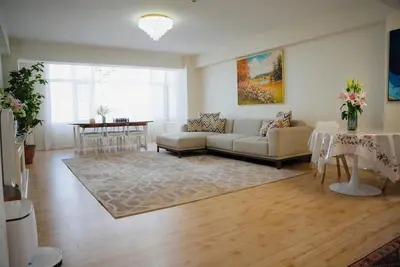 Image de Bright & Spacious Apartment in Central Ub + Workstation