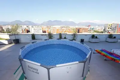 Image de Private Rooftop: Hot Tub, Pool, Bbq • 3br
