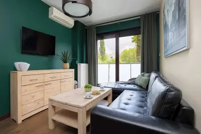 Image de Stylish Apartment with a Private Garden | Air Conditioning