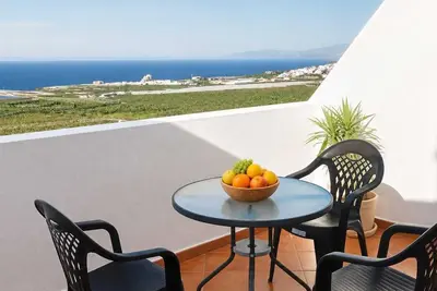 Image de TenoHomes Ocean View Terrace Apartment Los Silos