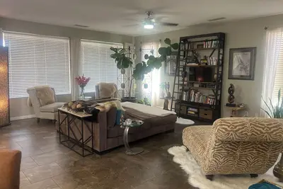Image de Beautiful home underpriced birds paradise