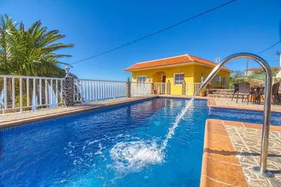 Image de Villa La Hoya – Villa de vacances avec piscine et vue mer à Tijarafe, La Palma