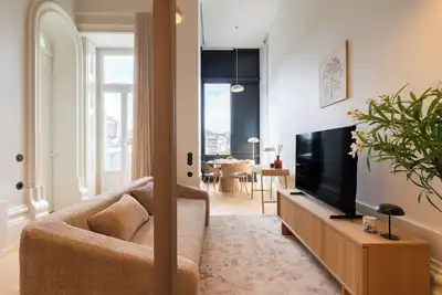 Image de High-end Studio with Terrace & Jacuzzi by HostWise