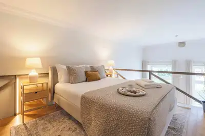 Image de Premium Studio with Terrace & Jacuzzi by HostWise