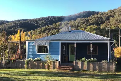 Image de Cosy cottage on the Ovens River and rail trail.