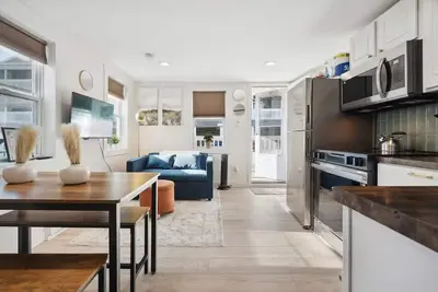 Image de Newly renovated condo, 4 min walk to Hampton Beach w/ 2 parking spots!
