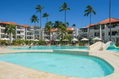 Image de Stanza Mare J-201, 2nd level, 2-bedroom condo in beach front community