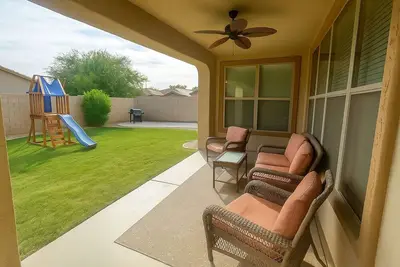 Image de 3-bedroom house in lovely Goodyear with Backyard, & Office Space.
