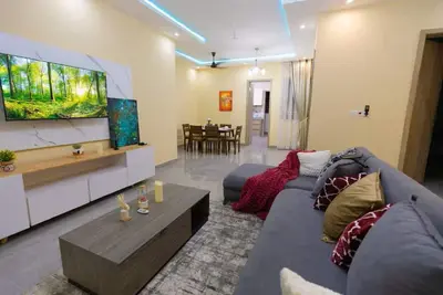 Image de AkraNova Apartment - Home Away from Home!