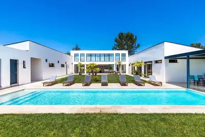 Image de Villa Karma 10 pers - Piscine privée • Aix-en-Provence · 5 chambres ·  4  Sdb