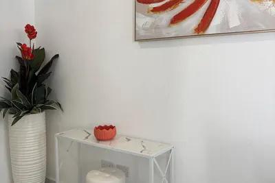 Image de Beautiful Modern Coral Apartment near the beach, w/rooftop terrace for relaxing.