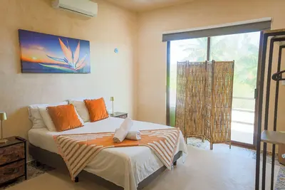 Image de 3br Coastal Condo| Jacuzzi, Balcony & Pool |Casago