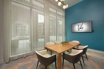 Image de Luxurious 2br King Beds  Apartment in Montgomery with Pool, Gym & Game Room