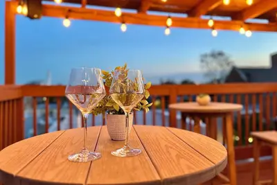 Image de Luxury Home with Rooftop Decks - Walk To Stadiums
