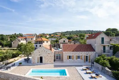 Image de Maison pour la famille avec la piscine Skrip (Brac) (K-26024)
