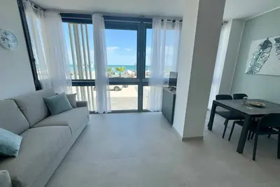 Image de Appartement de vacances avec climatisation, internet et balcon avec vue sur la mer