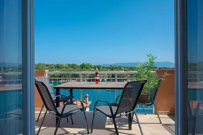Image de Appartement de deux chambres avec la terrasse et la vue sur le mer Sveta Marina, Labin (A-26924-c)