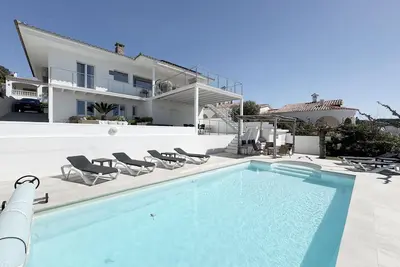 Image de Villa Sabina - grande villa avec jardin et grande piscine à Montgó