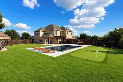 Image de luxury 6br pool home - putting green -  gym - sleeps 20