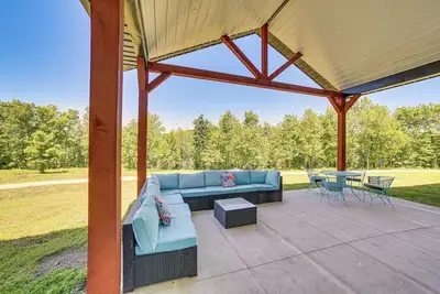 Image de Spacious Barndominium Near Branson w/ Game Rooms
