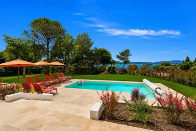 Image de Villa vue Mer - Golfe de Saint-Tropez - Piscine privée- Plage à 50 mètres