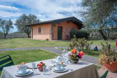 Image de Joli appartement dans une maison de vacances avec piscine, Wifi, climatisation, près de Sirmione