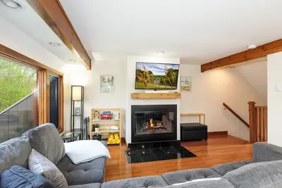 Image de Near Golf, Spa & Trails | Lake Views, 3 Levels & Owners Club Access