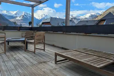 Image de Maison Aur'Izon entourée de montagnes