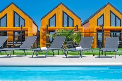 Image de Grandes maisons de vacances, piscine, sauna, jacuzzi