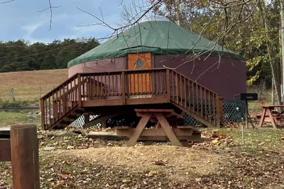 Image de Dancin Wolf Yurt offering “Glamping at its Finest” on the Shenandoah River!