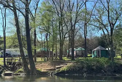 Image de “Glamping” in the mystical Painted Horse Yurt on the Legendary Shenandoah River!