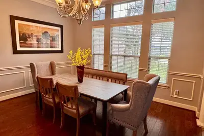 Image de Relaxing Escape with 2 Community Pools, Work Space and Family Fun!