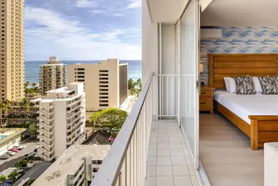 Image de Central Waikiki Retreat, 3 min to Beach, Newly Reno'd Ocean and DiamondHead View