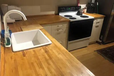 Image de 3-bedroom townhome in beautiful Baltimore with Ac and charm