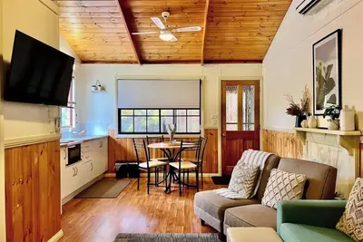 Image de Cosy cabin farm stay, Beechworth 20 minutes drive, animal sanctuary, Chiltern