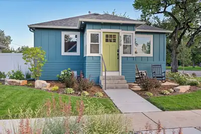 Image de Downtown Retreat with Outdoor Oasis- Comfy Beds, Fire pit, Next to Park