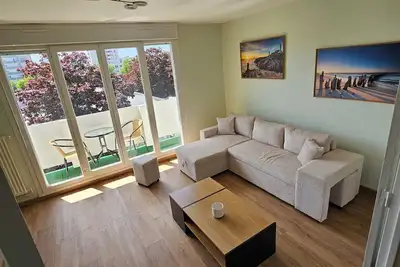 Image de Grand appartement - Rénové à neuf - 50m du tram - Commerces - 10min du centre