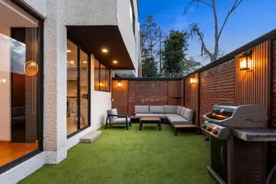 Image de Sierra Vista: Contemporary Townhouse • Bbq • Brand New