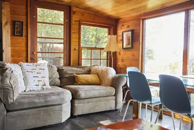 Image de Cozy Rustic Cabin on Jack Lake
