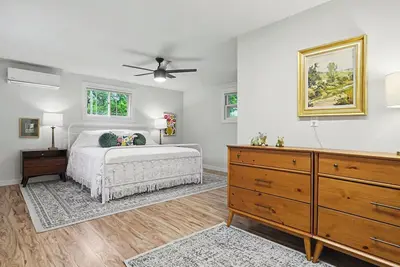 Image de Modern Chelsea Retreat - Walking Distance to Downtown