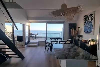 Image de Duplex familial face mer, direct plage