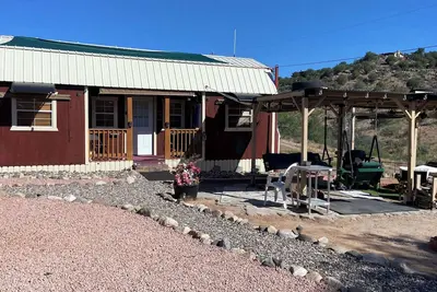 Image de Cozy 1 bedroom Tiny-Home in welcoming Lake Montezuma with Ac & attached pergola.