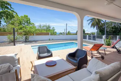 Image de 3-bedroom villa in delightful Saint-François with cool ocean breeze