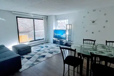 Image de Modern 3 bedroom condo with free gym and parking