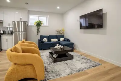 Image de \n Luxury  Cozy 2-Bed Basement suite in Quiet Sw Edmonton | Free Parking,