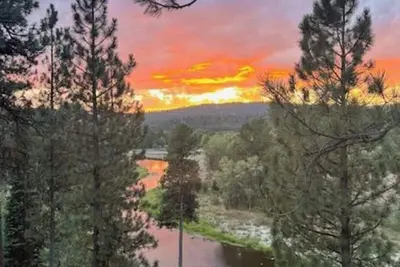 Image de Peaceful Riverfront Getaway with Incredible Sunsets