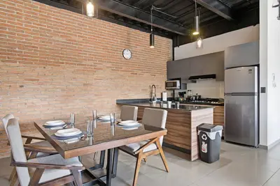 Image de Industrial Loft | 2 Queen Beds & Terrace
