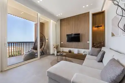 Image de Sea View Panorama | Green Coast 2br Patio Retreat by PikHost